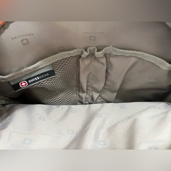 Swiss Gear Carry On Travel Bag Gray - Picture 8 of 9